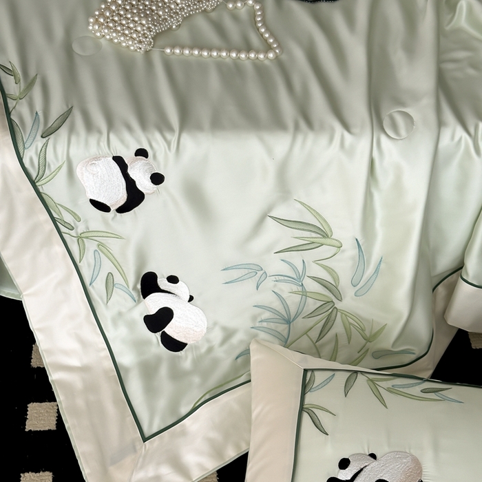91家纺网 家纺一手货源 找家纺 MIU缪家居 2025新款60支兰精天丝夏被四件套 熊猫与竹 单夏被控价288/四件套控价388  清绿