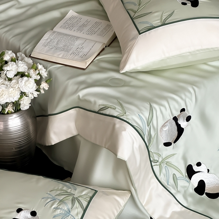 91家纺网 家纺一手货源 找家纺 MIU缪家居 2025新款60支兰精天丝夏被四件套 熊猫与竹 单夏被控价288/四件套控价388  清绿