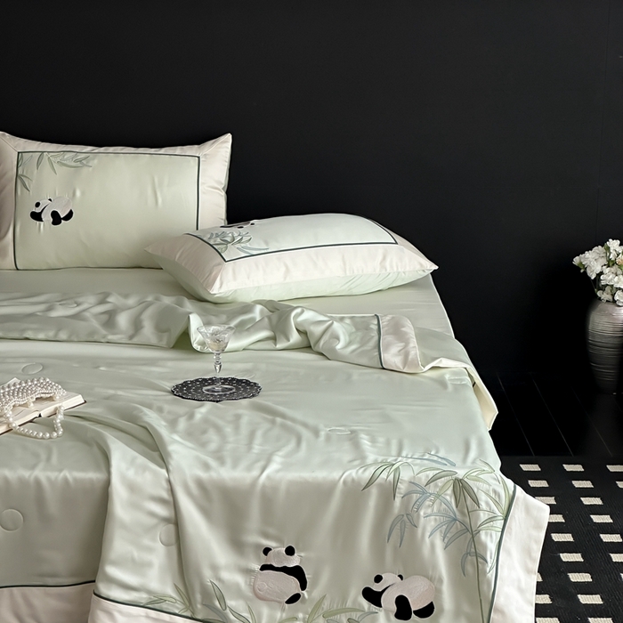 91家纺网 家纺一手货源 找家纺 MIU缪家居 2025新款60支兰精天丝夏被四件套 熊猫与竹 单夏被控价288/四件套控价388  清绿