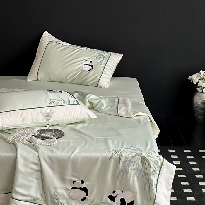 91家纺网 家纺一手货源 找家纺 MIU缪家居 2025新款60支兰精天丝夏被四件套 熊猫与竹 单夏被控价288/四件套控价388  清绿