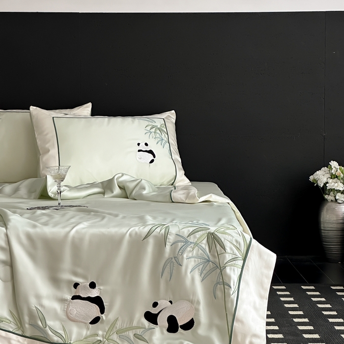 91家纺网 家纺一手货源 找家纺 MIU缪家居 2025新款60支兰精天丝夏被四件套 熊猫与竹 单夏被控价288/四件套控价388  清绿