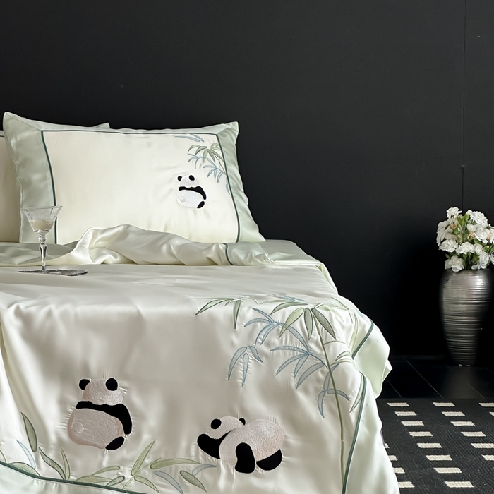91家纺网 家纺一手货源 找家纺 MIU缪家居 2025新款60支兰精天丝夏被四件套 熊猫与竹 单夏被控价288/四件套控价388  爽白