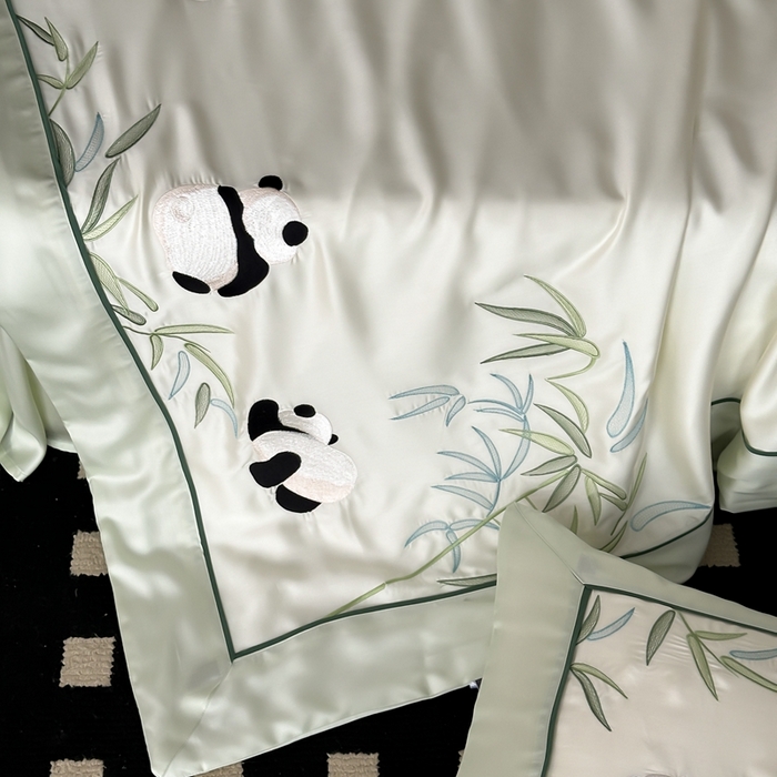 91家纺网 家纺一手货源 找家纺 MIU缪家居 2025新款60支兰精天丝夏被四件套 熊猫与竹 单夏被控价288/四件套控价388  爽白
