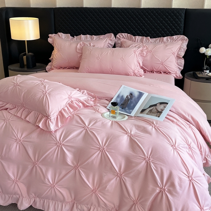 91家纺网 家纺一手货源 找家纺 千希家纺 2025新款扭花花边工艺四件套-唯美系列 买家秀加QQ群920079874或445224204或微信私信 唯美-粉