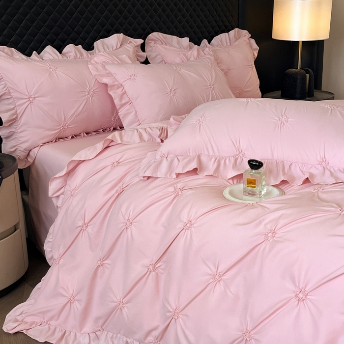 91家纺网 家纺一手货源 找家纺 千希家纺 2025新款扭花花边工艺四件套-唯美系列 买家秀加QQ群920079874或445224204或微信私信 唯美-粉