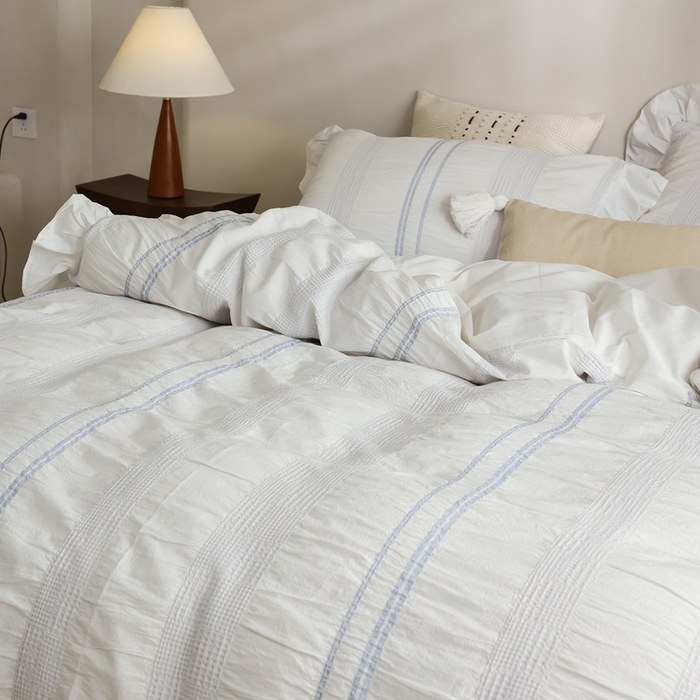 91家纺网 家纺一手货源 找家纺 棉眠 2025新款水洗皱皱纱色织提花花边款系列 人鱼蓝条花边