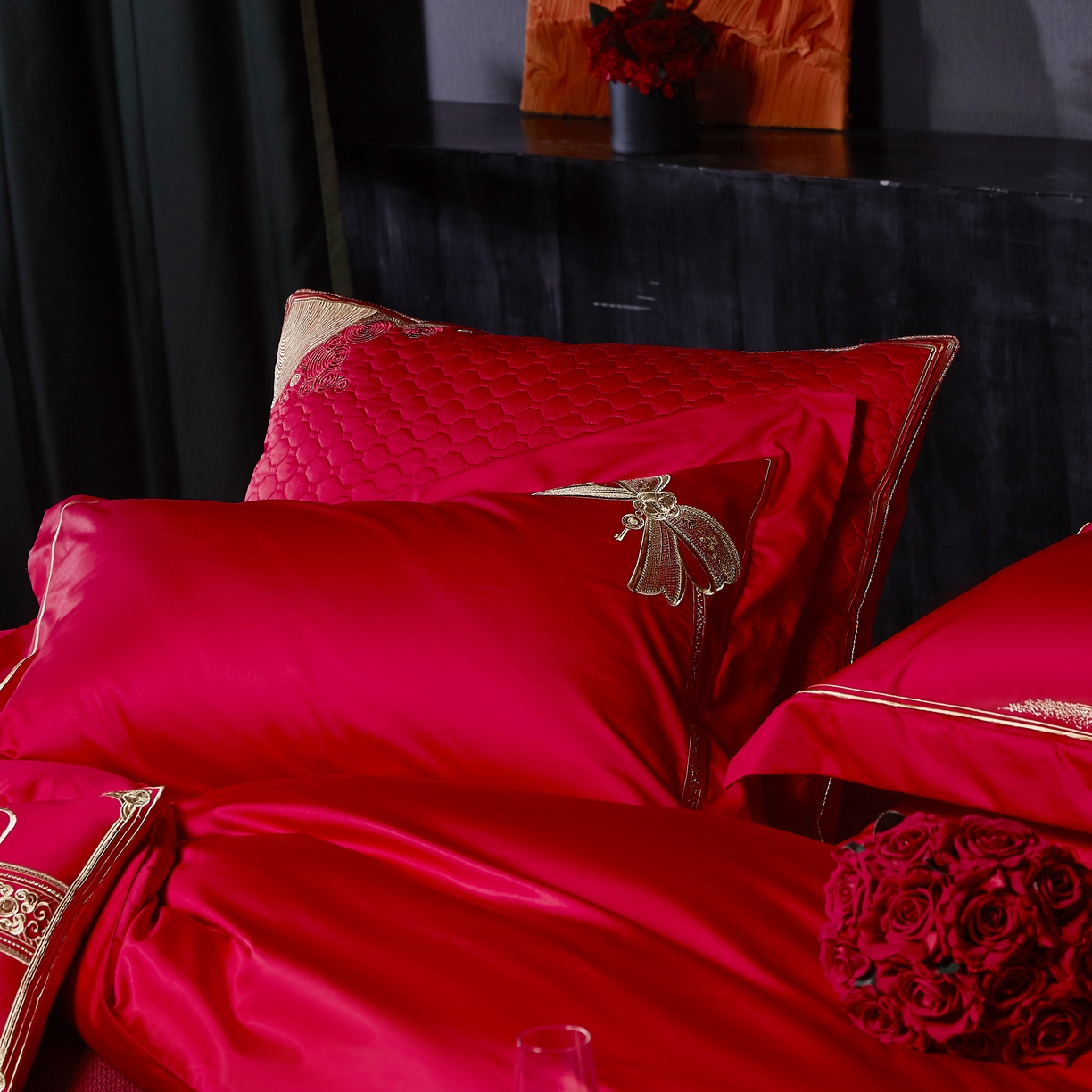 91家纺网 家纺一手货源 找家纺 高大尚婚庆馆 2025秋冬新款长绒棉臻棉系列婚庆款多件套 臻棉  爱意浓（金）