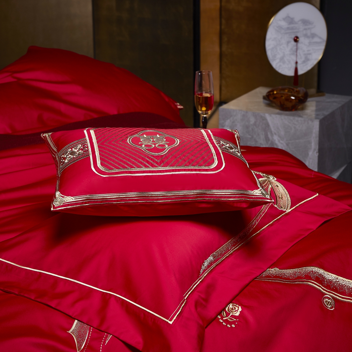 91家纺网 家纺一手货源 找家纺 高大尚婚庆馆 2025秋冬新款长绒棉臻棉系列婚庆款多件套 臻棉  爱意浓（金）