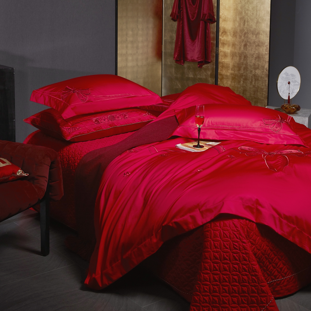 91家纺网 家纺一手货源 找家纺 高大尚婚庆馆 2025秋冬新款长绒棉臻棉系列婚庆款多件套 臻棉  爱意浓  (红）