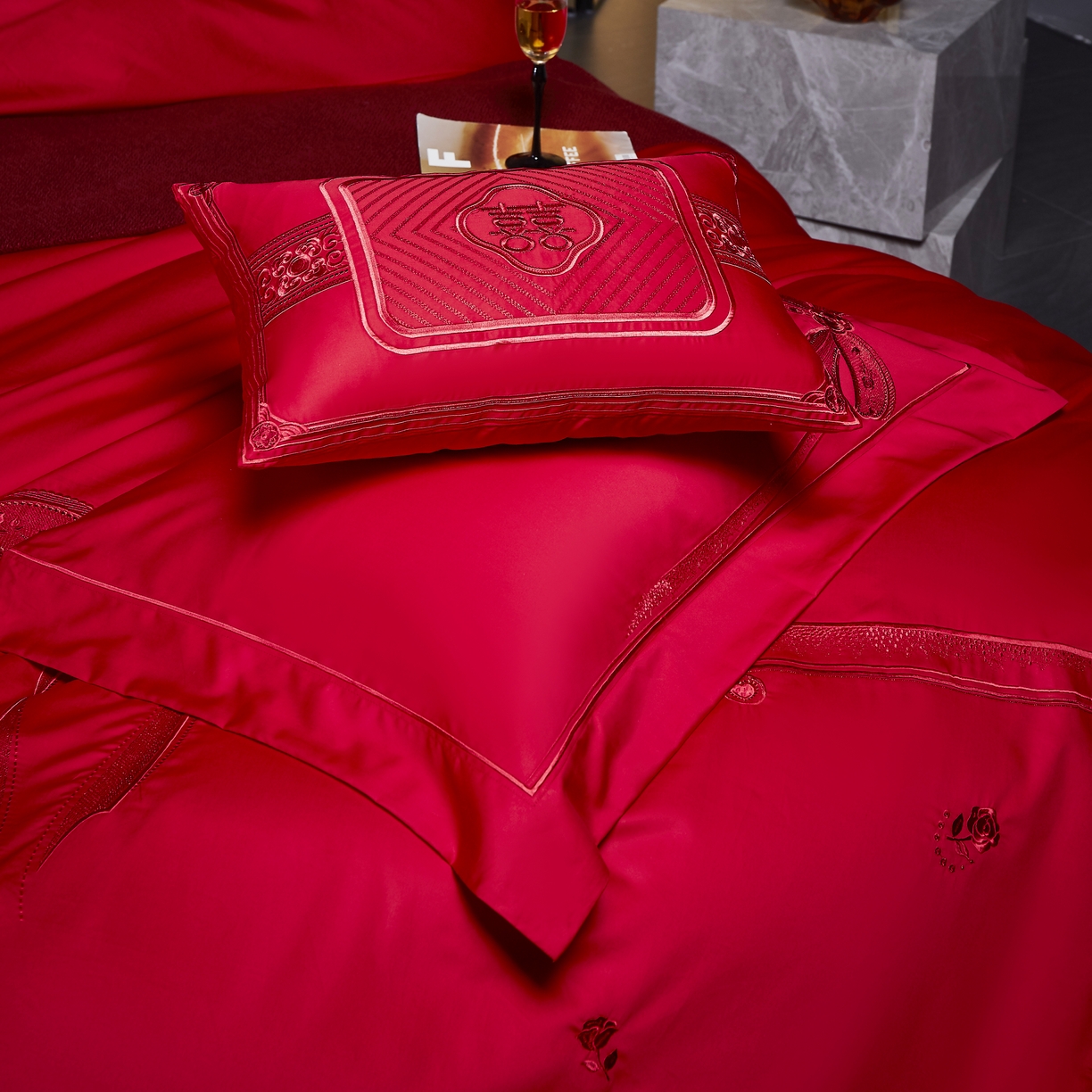 91家纺网 家纺一手货源 找家纺 高大尚婚庆馆 2025秋冬新款长绒棉臻棉系列婚庆款多件套 臻棉  爱意浓  (红）