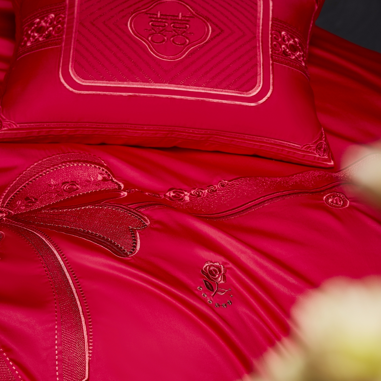 91家纺网 家纺一手货源 找家纺 高大尚婚庆馆 2025秋冬新款长绒棉臻棉系列婚庆款多件套 臻棉  爱意浓  (红）