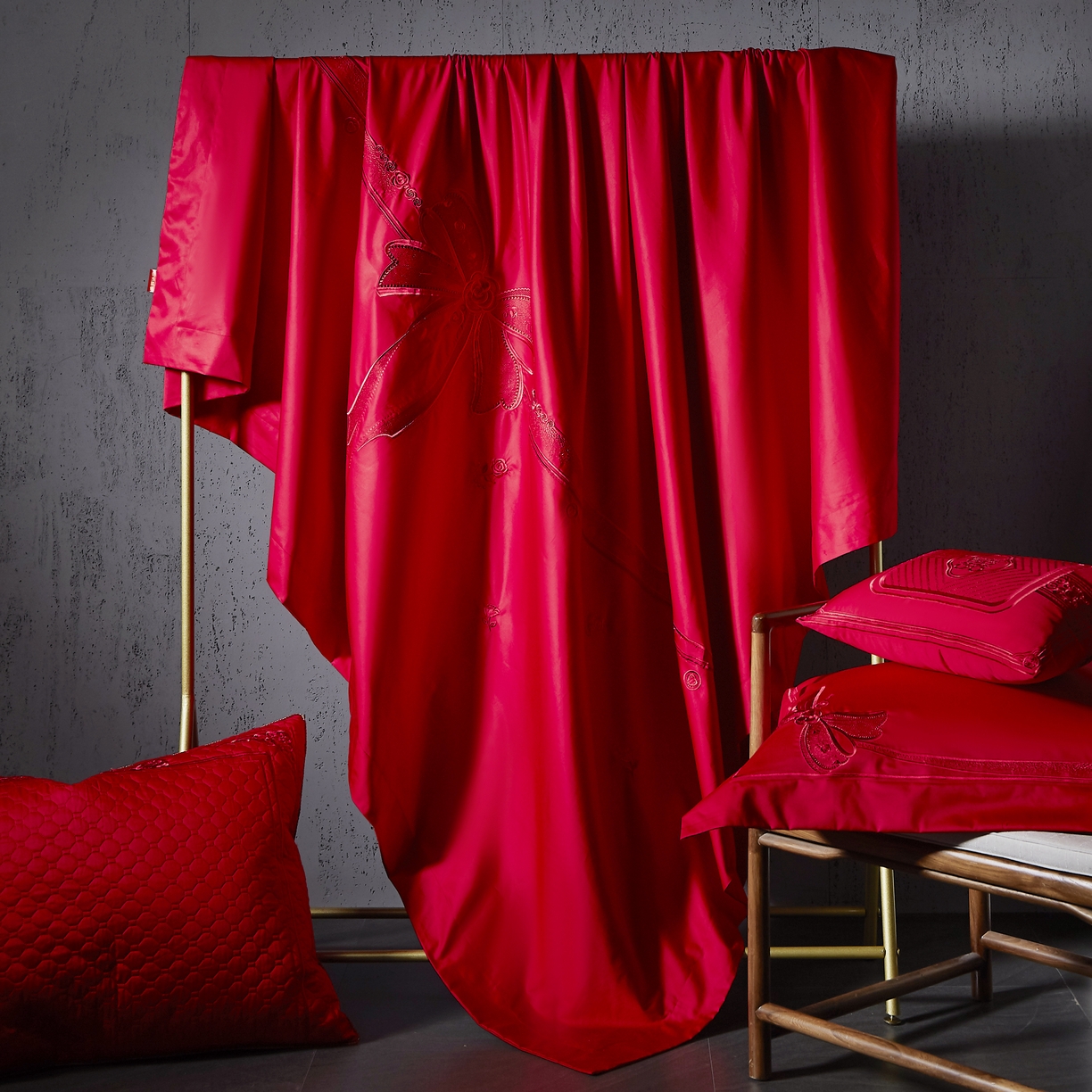 91家纺网 家纺一手货源 找家纺 高大尚婚庆馆 2025秋冬新款长绒棉臻棉系列婚庆款多件套 臻棉  爱意浓  (红）