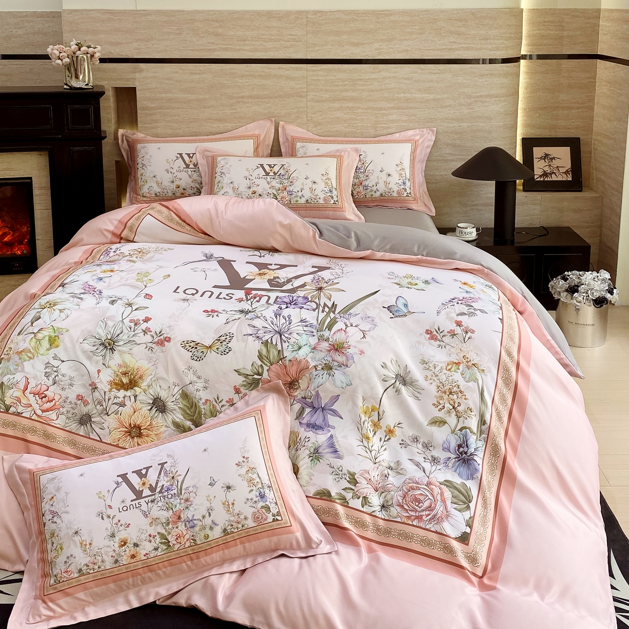 91家纺网 家纺一手货源 找家纺 大麦乐田 2025新款轻奢高端数码印花四件套系列 维密 浪漫粉