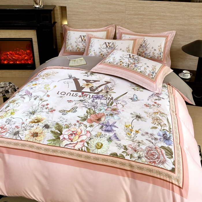 91家纺网 家纺一手货源 找家纺 大麦乐田 2025新款轻奢高端数码印花四件套系列 维密 浪漫粉