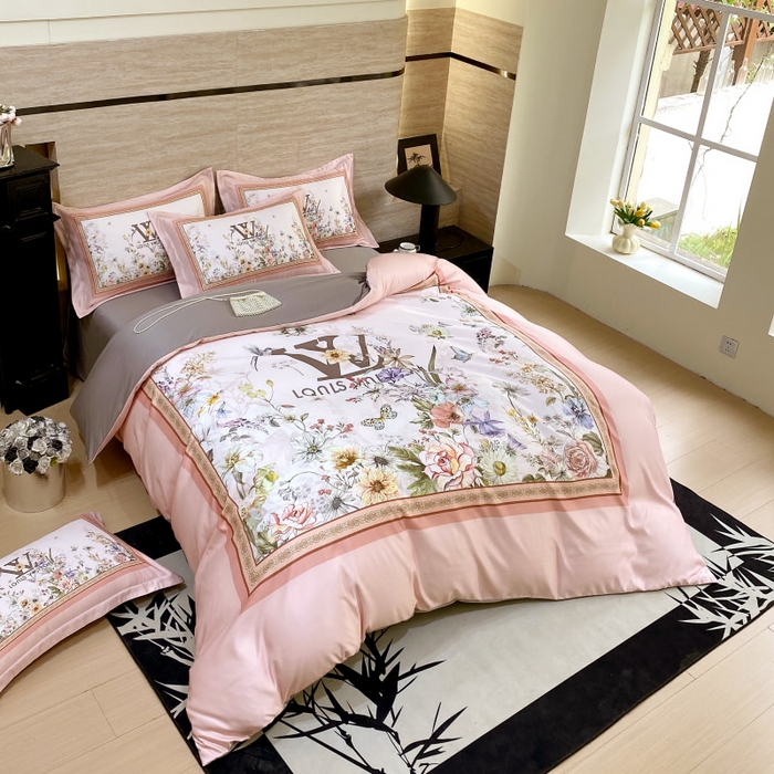 91家纺网 家纺一手货源 找家纺 大麦乐田 2025新款轻奢高端数码印花四件套系列 维密 浪漫粉