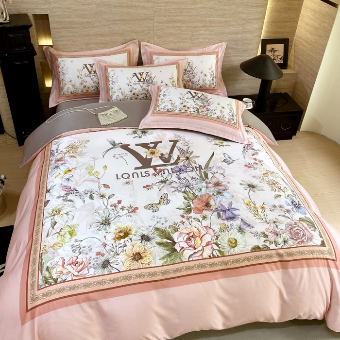 91家纺网 家纺一手货源 找家纺 大麦乐田 2025新款轻奢高端数码印花四件套系列 维密 浪漫粉