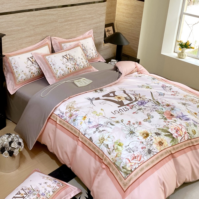 91家纺网 家纺一手货源 找家纺 大麦乐田 2025新款轻奢高端数码印花四件套系列 维密 浪漫粉