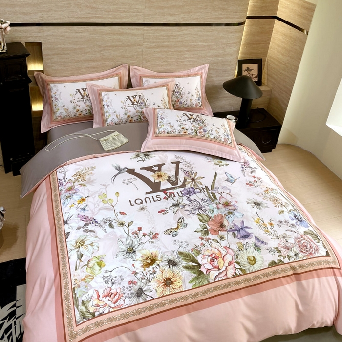 91家纺网 家纺一手货源 找家纺 大麦乐田 2025新款轻奢高端数码印花四件套系列 维密 浪漫粉