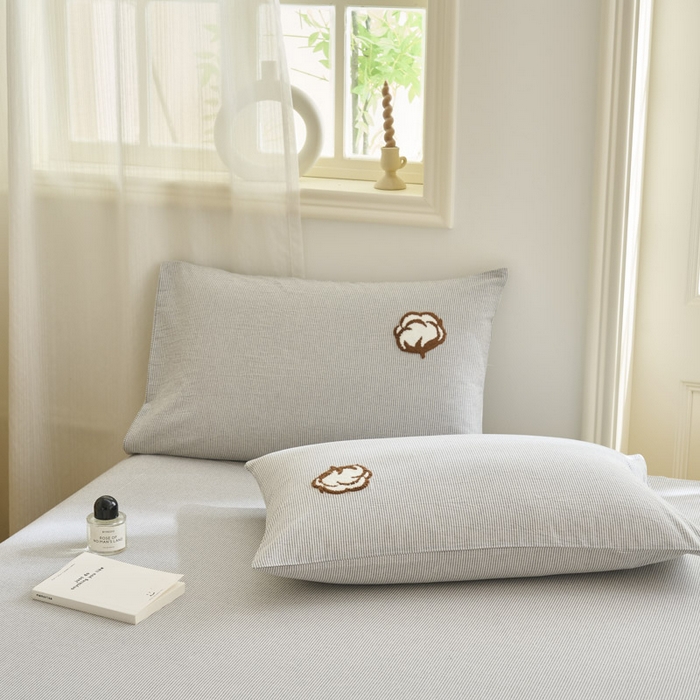 91家纺网 家纺一手货源 找家纺 早晨家纺 2025新款色织纯棉水洗棉毛巾绣床单 流年床单-深灰