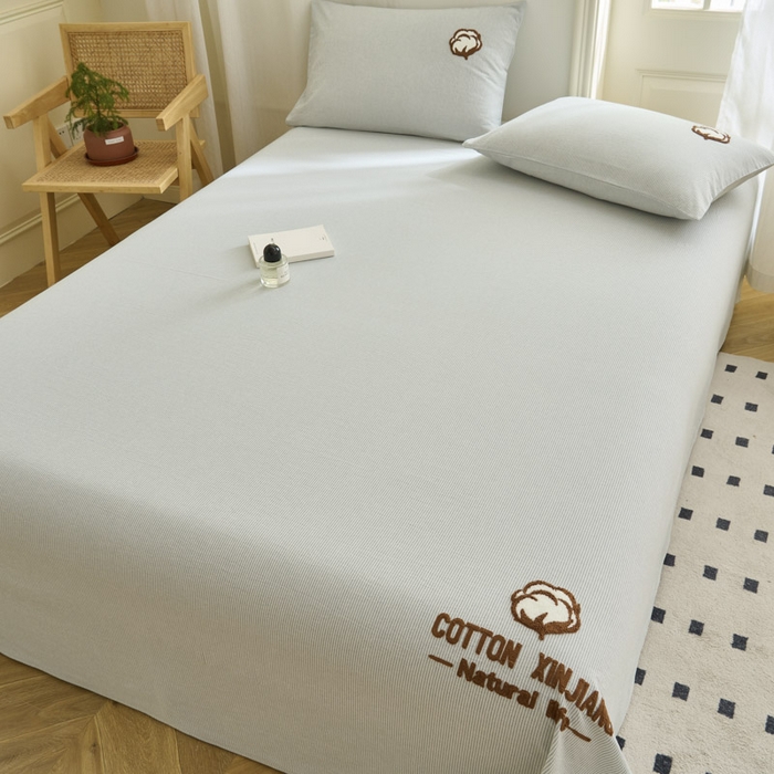 91家纺网 家纺一手货源 找家纺 早晨家纺 2025新款色织纯棉水洗棉毛巾绣床单 流年床单-浅兰