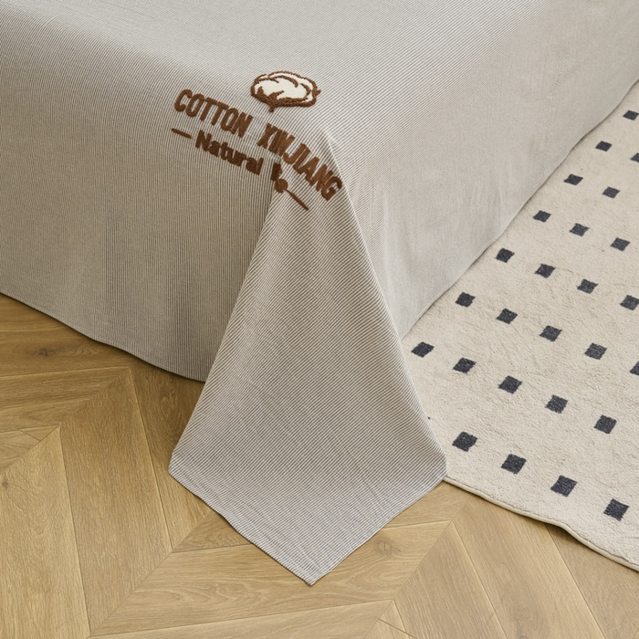 91家纺网 家纺一手货源 找家纺 早晨家纺 2025新款色织纯棉水洗棉毛巾绣床单 流年床单-深灰