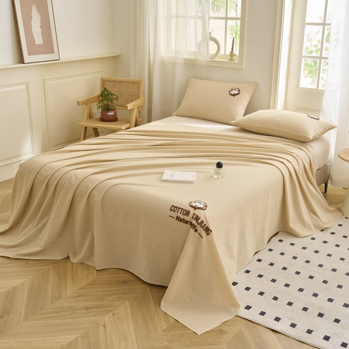 91家纺网 家纺一手货源 找家纺 早晨家纺 2025新款色织纯棉水洗棉毛巾绣床单 流年床单-姜黄