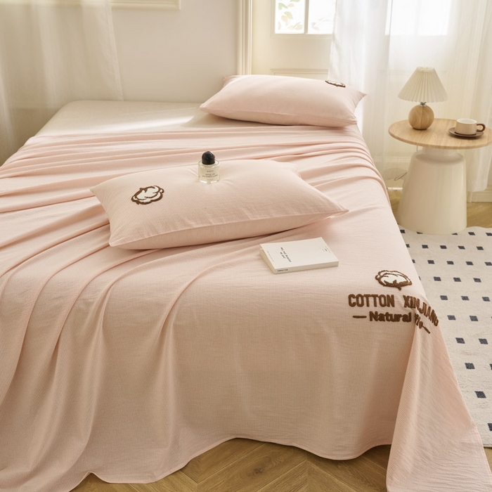 91家纺网 家纺一手货源 找家纺 早晨家纺 2025新款色织纯棉水洗棉毛巾绣床单 流年床单-浅粉