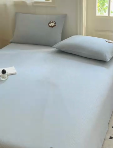 91家纺网 家纺一手货源 找家纺 早晨家纺 2025新款色织纯棉水洗棉毛巾绣床单 流年床单-深兰