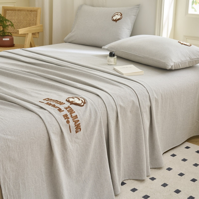 91家纺网 家纺一手货源 找家纺 早晨家纺 2025新款色织纯棉水洗棉毛巾绣床单 流年床单-深灰