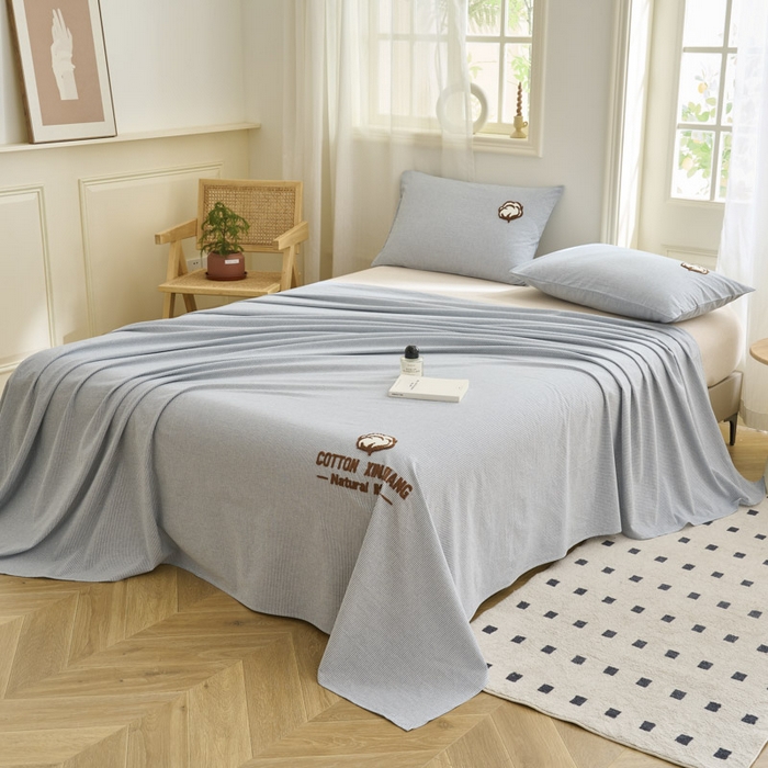 91家纺网 家纺一手货源 找家纺 早晨家纺 2025新款色织纯棉水洗棉毛巾绣床单 流年床单-深兰