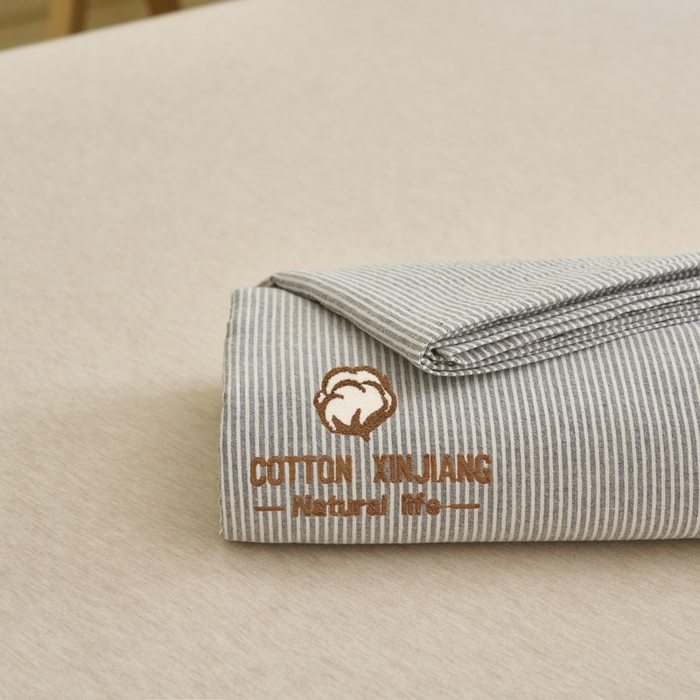 91家纺网 家纺一手货源 找家纺 早晨家纺 2025新款色织纯棉水洗棉毛巾绣床单 流年床单-深灰