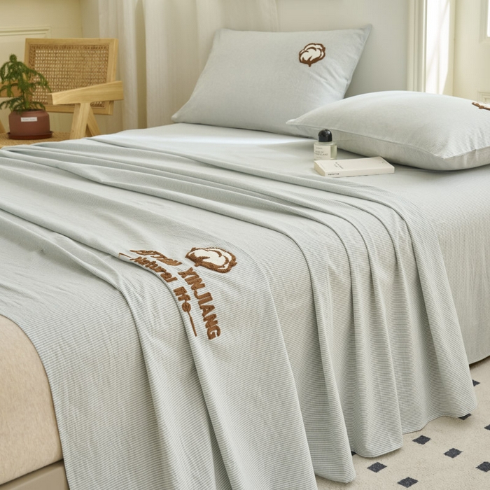 91家纺网 家纺一手货源 找家纺 早晨家纺 2025新款色织纯棉水洗棉毛巾绣床单 流年床单-浅兰