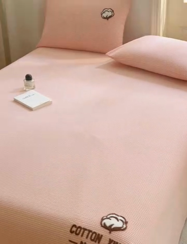 91家纺网 家纺一手货源 找家纺 早晨家纺 2025新款色织纯棉水洗棉毛巾绣床单 流年床单-浅粉