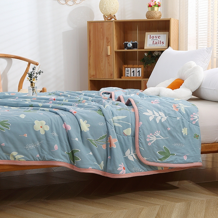 91家纺网 家纺一手货源 找家纺 贝兰仙奴 2025新款针织棉夏被 蓝小花