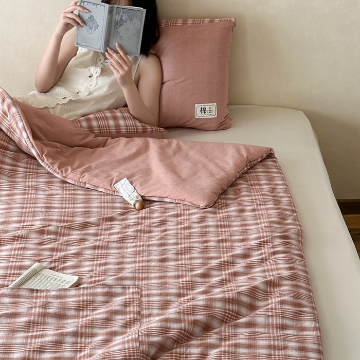 91家纺网 家纺一手货源 找家纺 多米家居 2025新款全棉水洗棉抱枕被 星辰-红