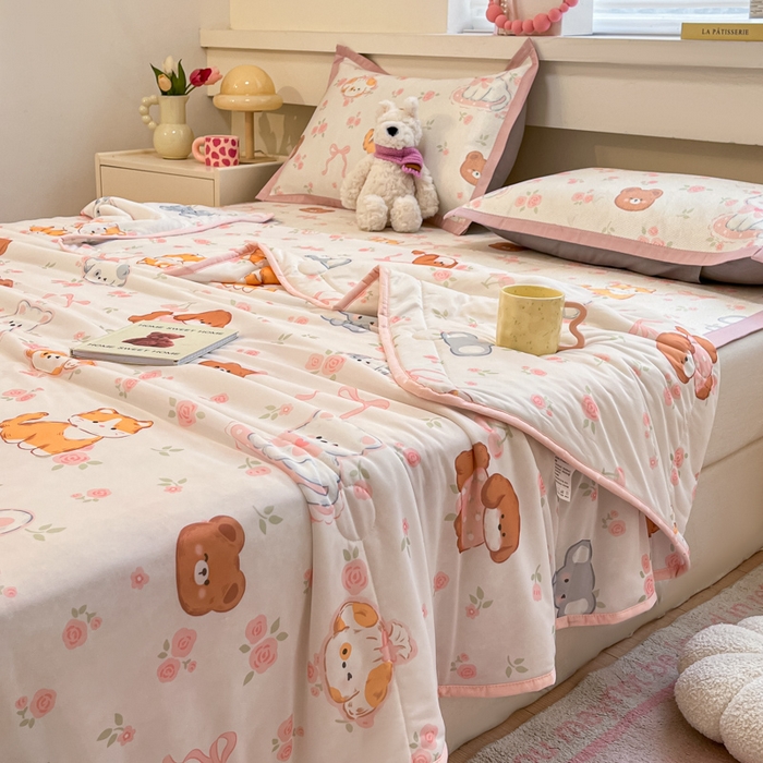 91家纺网 家纺一手货源 找家纺 慕澄家纺 2025新款真冰藤席子凉席夏被夏凉被空调被四件套 彩色小萌物