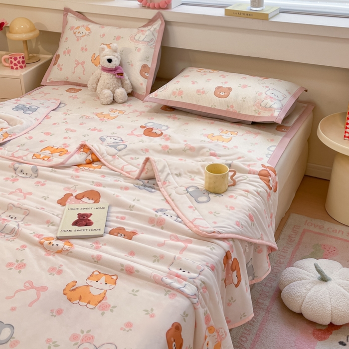 91家纺网 家纺一手货源 找家纺 慕澄家纺 2025新款真冰藤席子凉席夏被夏凉被空调被四件套 彩色小萌物