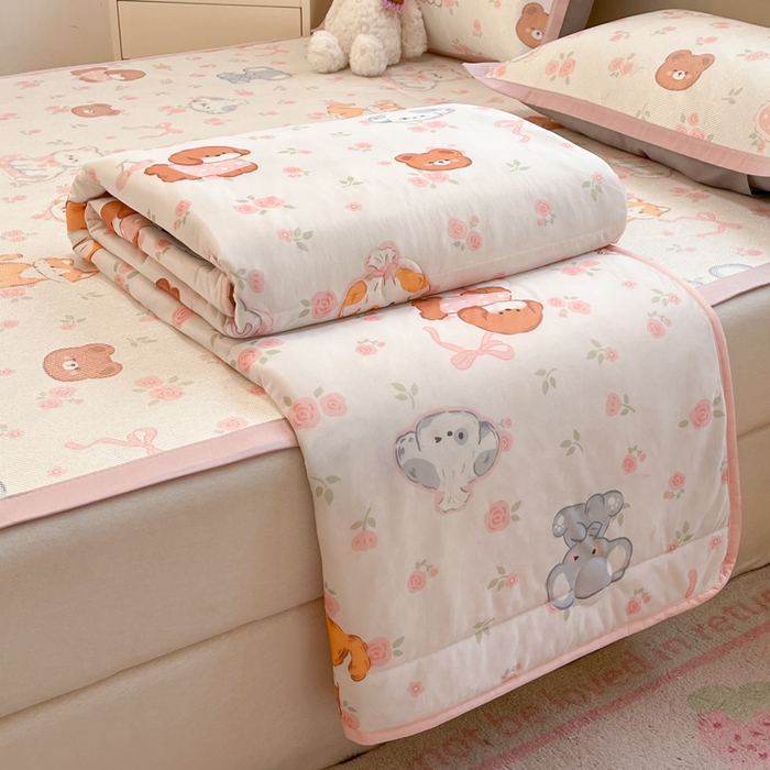 91家纺网 家纺一手货源 找家纺 慕澄家纺 2025新款真冰藤席子凉席夏被夏凉被空调被四件套 彩色小萌物