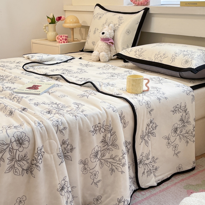 91家纺网 家纺一手货源 找家纺 慕澄家纺 2025新款真冰藤席子凉席夏被夏凉被空调被四件套 花影