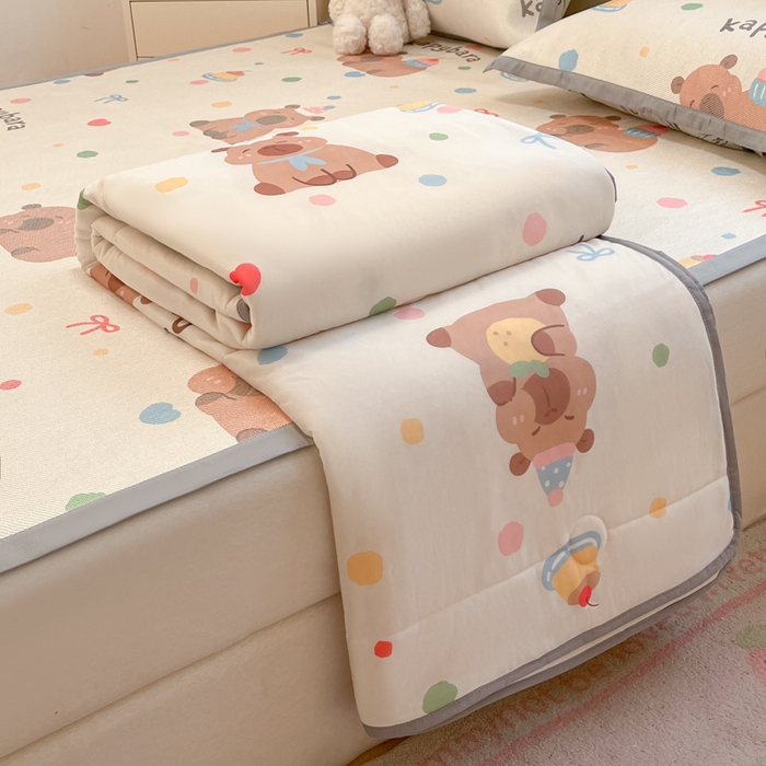 91家纺网 家纺一手货源 找家纺 慕澄家纺 2025新款真冰藤席子凉席夏被夏凉被空调被四件套 卡皮巴拉