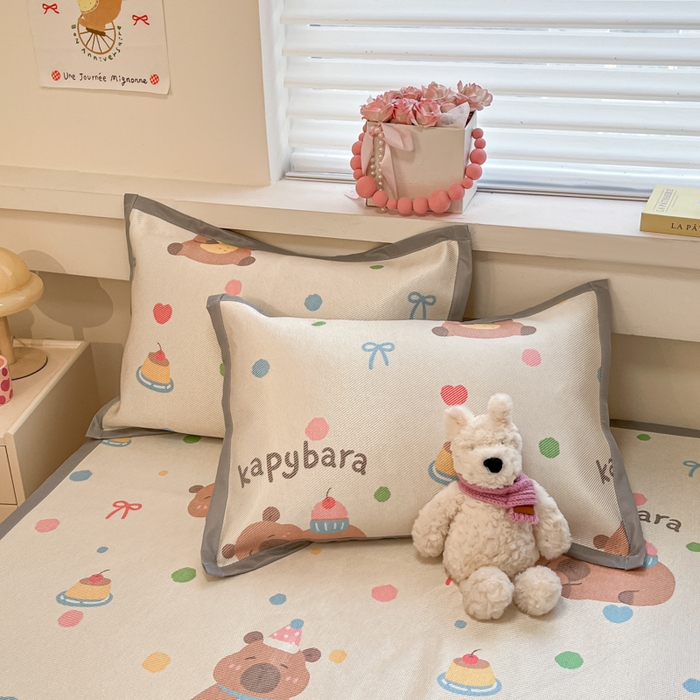 91家纺网 家纺一手货源 找家纺 慕澄家纺 2025新款真冰藤席子凉席夏被夏凉被空调被四件套 卡皮巴拉