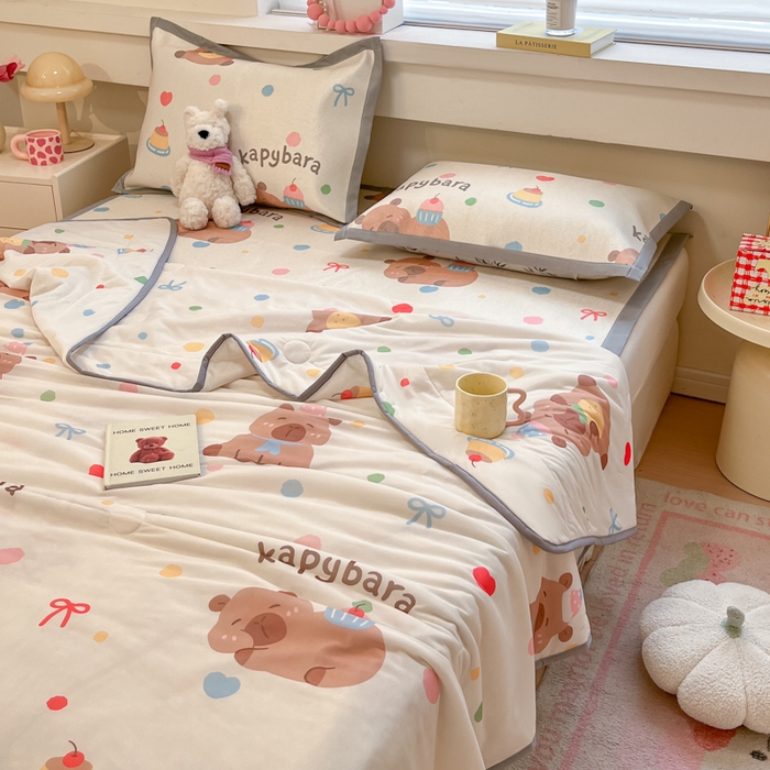 91家纺网 家纺一手货源 找家纺 慕澄家纺 2025新款真冰藤席子凉席夏被夏凉被空调被四件套 卡皮巴拉