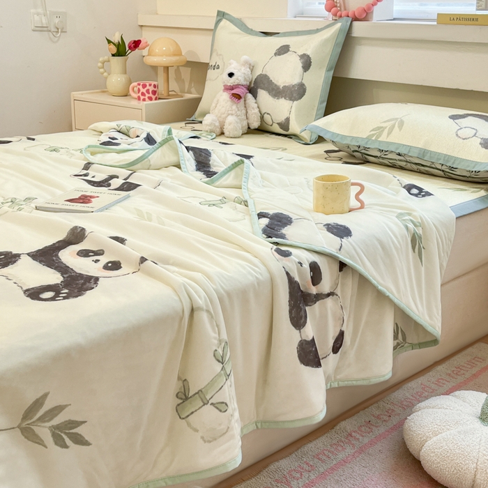 91家纺网 家纺一手货源 找家纺 慕澄家纺 2025新款真冰藤席子凉席夏被夏凉被空调被四件套 熊猫戏竹