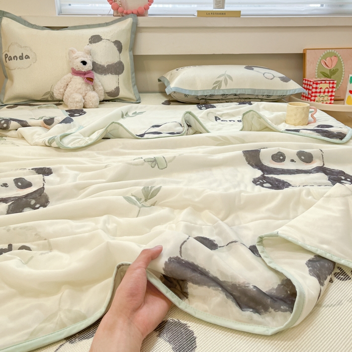 91家纺网 家纺一手货源 找家纺 慕澄家纺 2025新款真冰藤席子凉席夏被夏凉被空调被四件套 熊猫戏竹