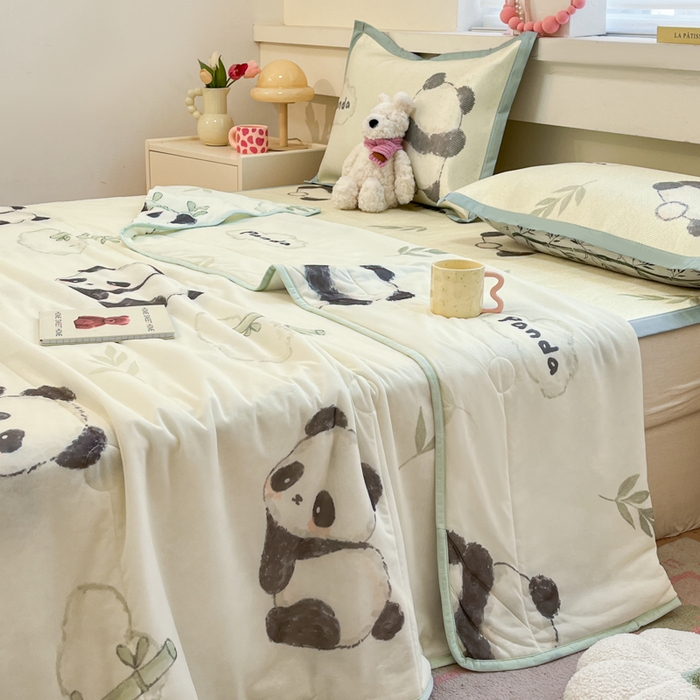 91家纺网 家纺一手货源 找家纺 慕澄家纺 2025新款真冰藤席子凉席夏被夏凉被空调被四件套 熊猫戏竹