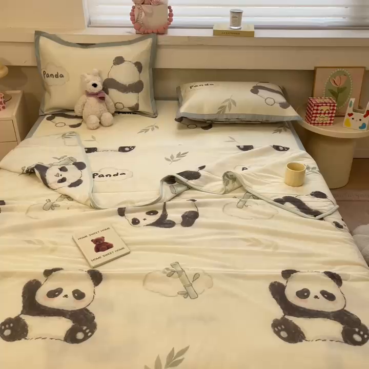 91家纺网 家纺一手货源 找家纺 慕澄家纺 2025新款真冰藤席子凉席夏被夏凉被空调被四件套 熊猫戏竹