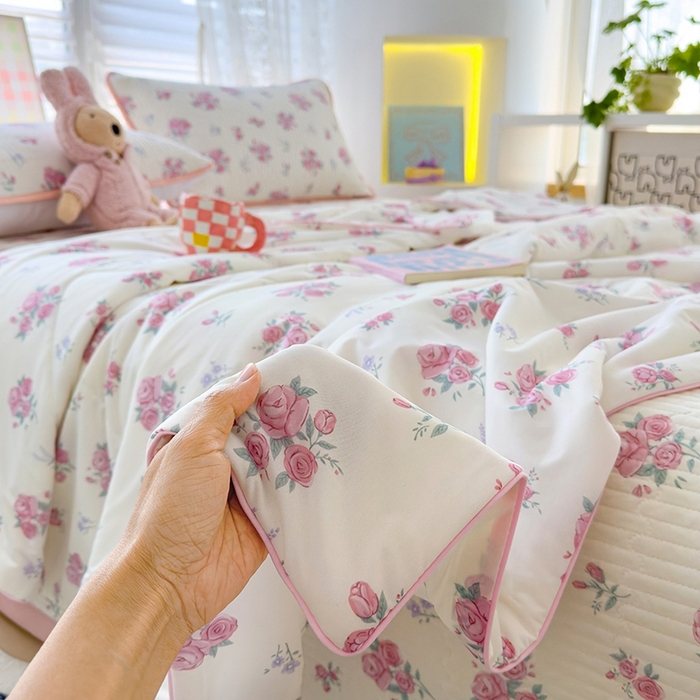 91家纺网 家纺一手货源 找家纺 赫梵茜 2025春夏新款锦氨凉感丝冰皮软席床盖夏被夏凉被空调被四件套