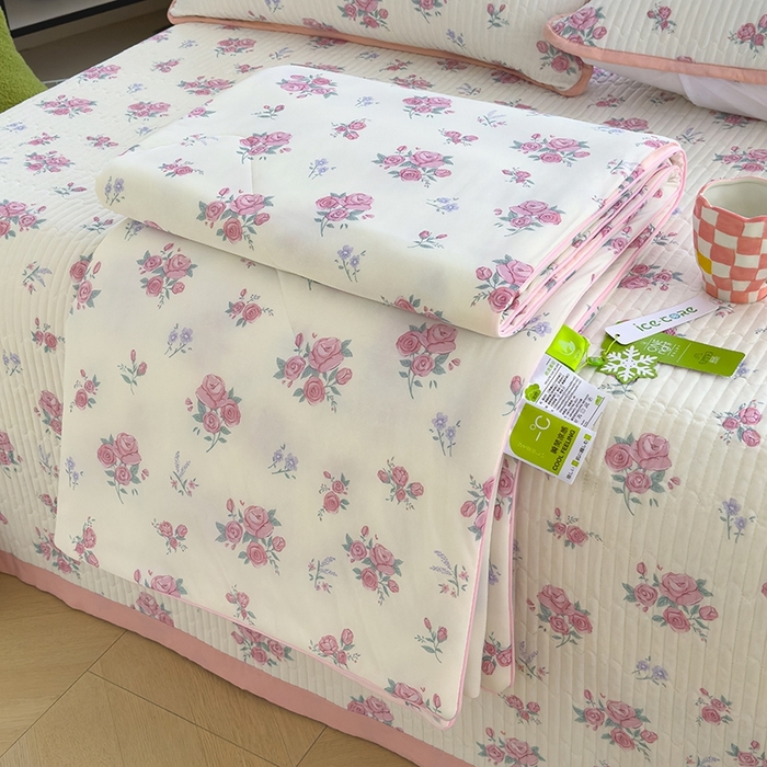 91家纺网 家纺一手货源 找家纺 赫梵茜 2025春夏新款锦氨凉感丝冰皮软席床盖夏被夏凉被空调被四件套