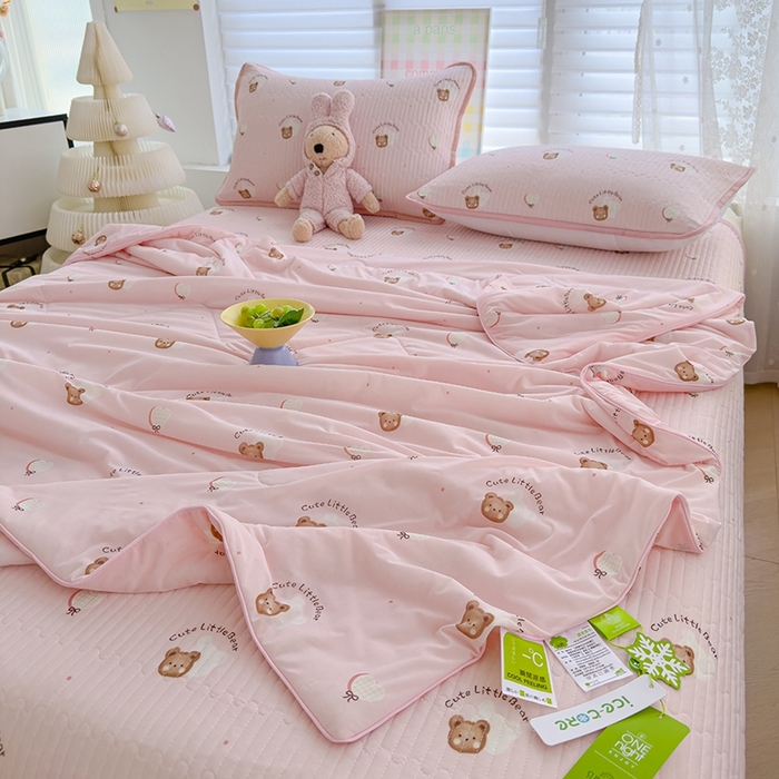 91家纺网 家纺一手货源 找家纺 赫梵茜 2025春夏新款锦氨凉感丝冰皮软席床盖夏被夏凉被空调被四件套