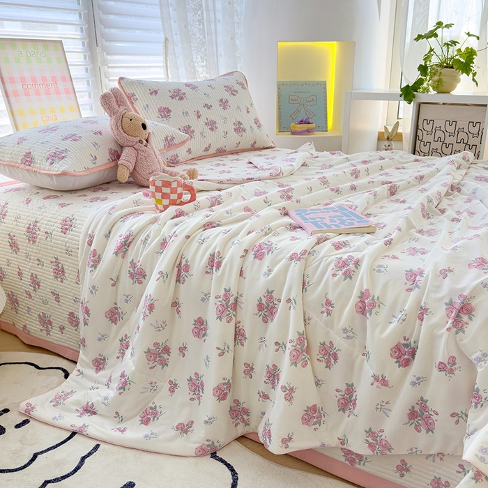 91家纺网 家纺一手货源 找家纺 赫梵茜 2025春夏新款无套路不墨迹锦氨凉感丝双面印花小冰皮夏被夏凉被空调被可机洗